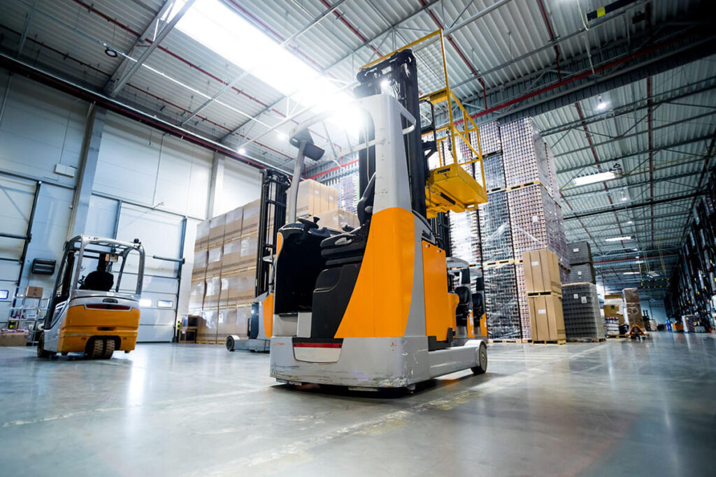 czyszczenie-hal-i-magazynow-szczecin-magazyn-ze sprzetem-oferta-za clean