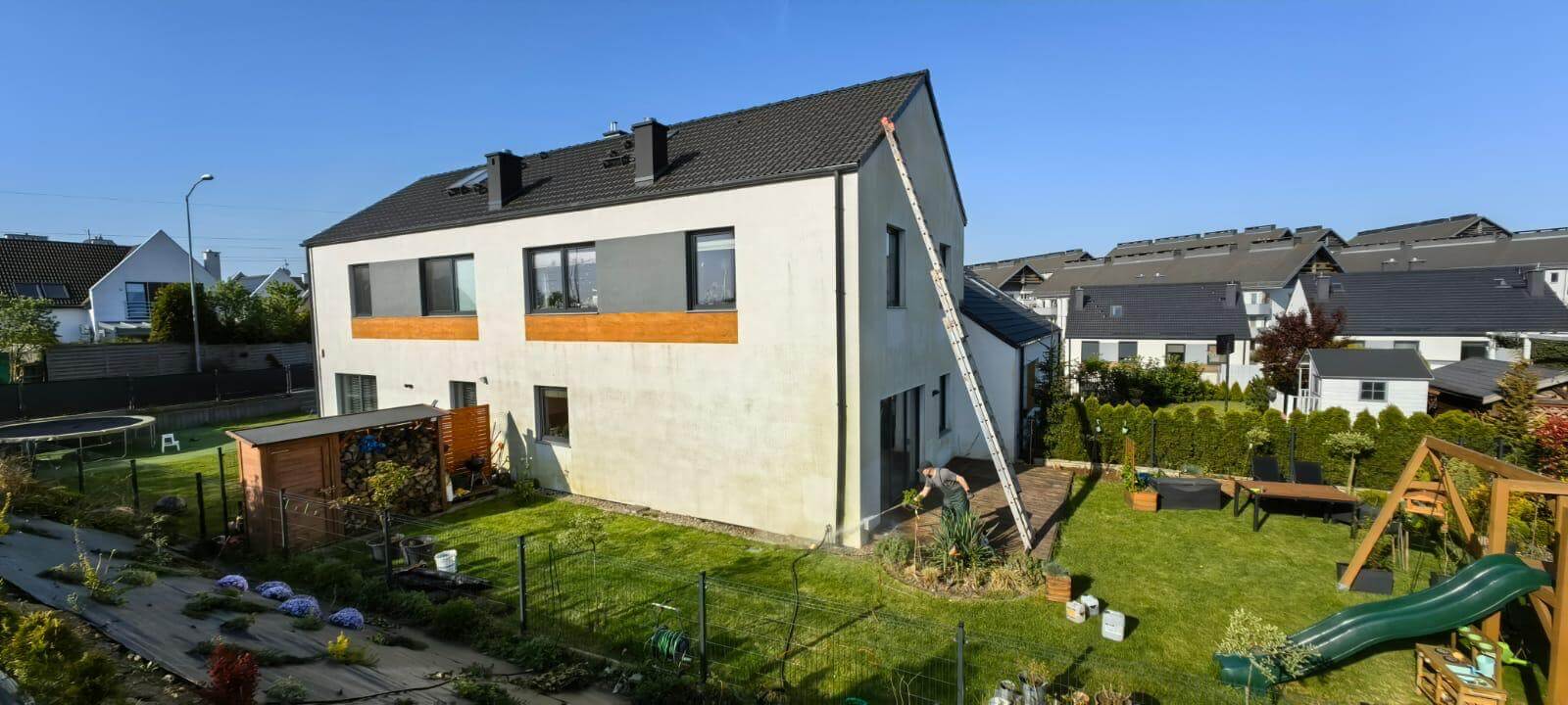 domek jednorodziny-pracownik az clean-czysci elewacje